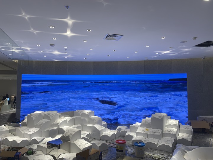 萬達(dá)廣場(chǎng)，弧形屏，P2.5,16.4平方