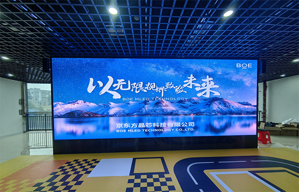 金銀湖p2.5安裝完成   尺寸：6.72×2.56 ；像素點(diǎn)：2688×1024
